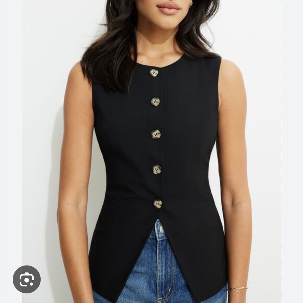 Dynamite Emery round neck flyaway vest